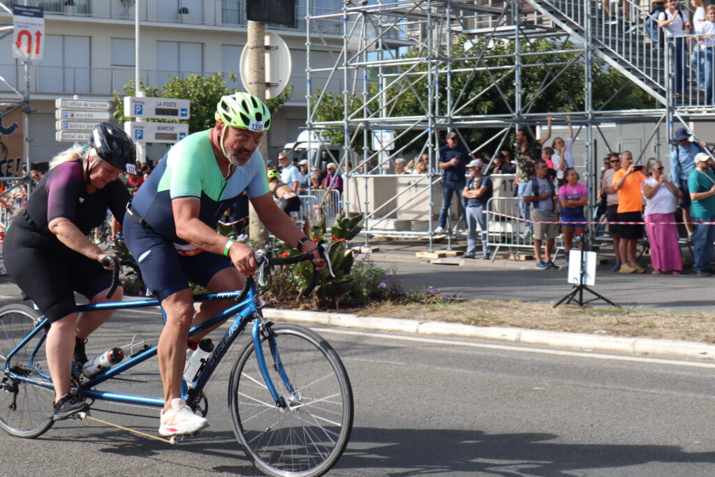 Patrice et Céline à fond sur le tandem